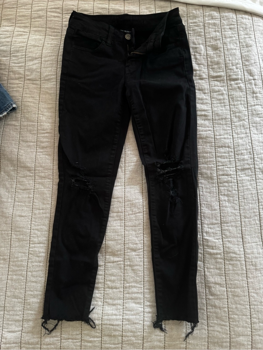 American Eagle Outfitters Black Distressed Ankle Skinny Jeans super stretch